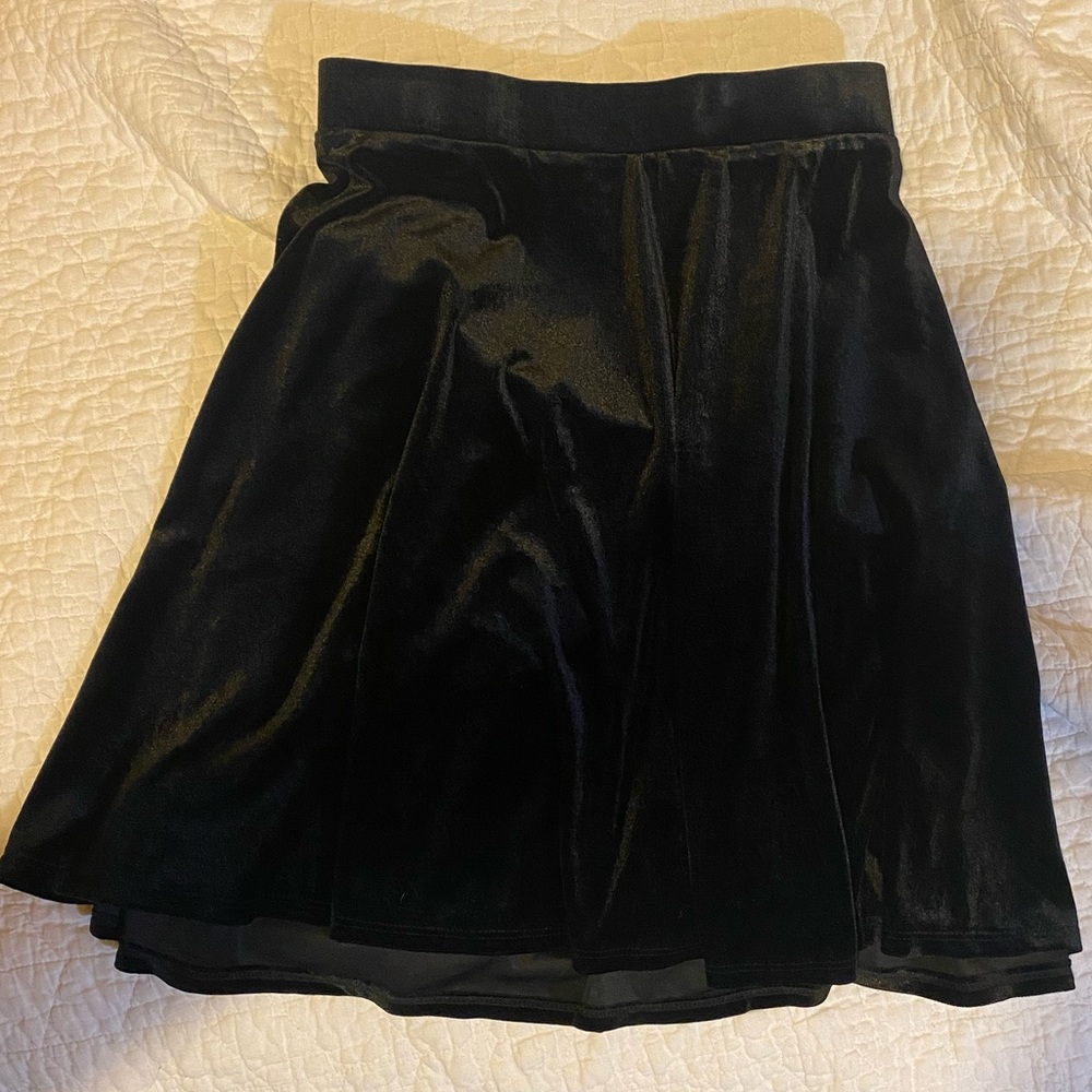 Women’s Plus Size 4x Velvet Black Skirt 4 from Hot Topic
